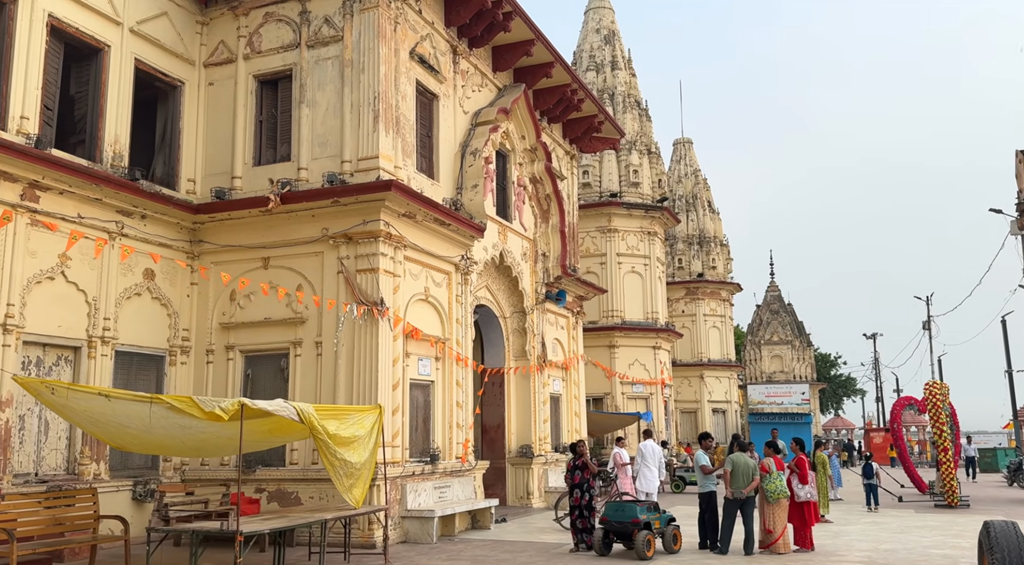 Ayodhya temlpe street view
